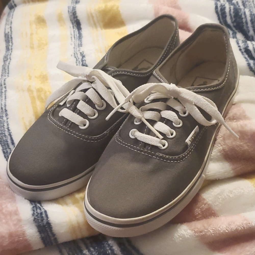 NWOT  Vans LoPro lace ups